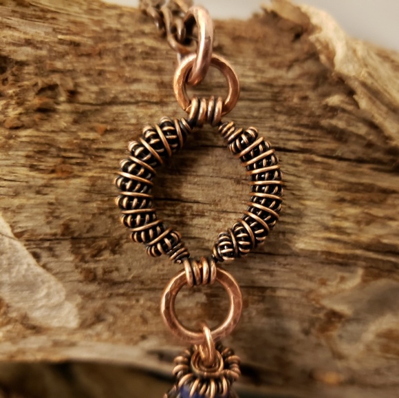 Handcrafted coiled copper pendant with Lapis. - Picture 3 of 4